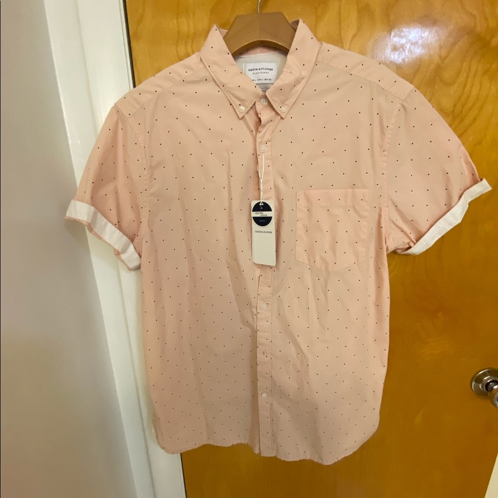 Men’s collared button-down T-shirt